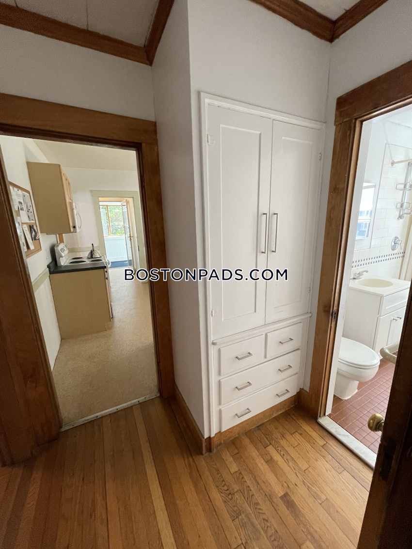 CAMBRIDGE - HARVARD SQUARE - 4 Beds, 1 Bath - Image 20