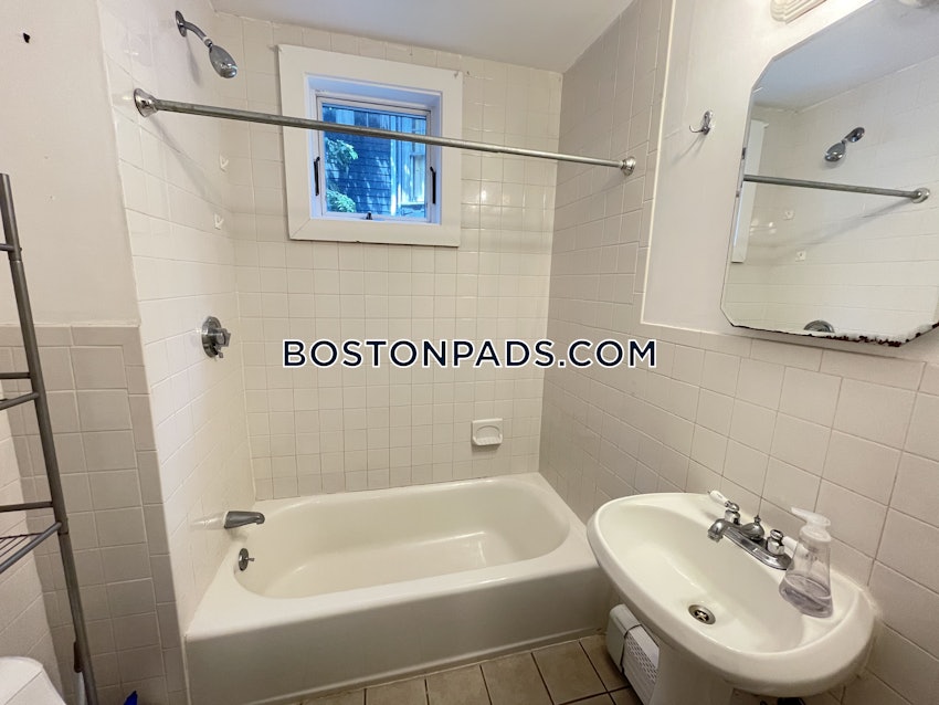 BROOKLINE- BOSTON UNIVERSITY - 4 Beds, 2 Baths - Image 21