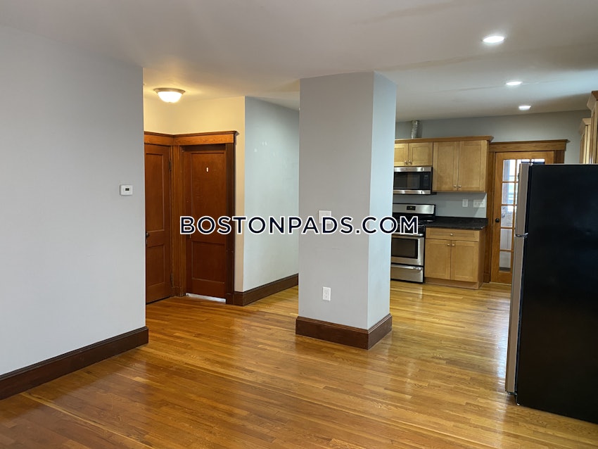 MEDFORD - TUFTS - 3 Beds, 1 Bath - Image 30