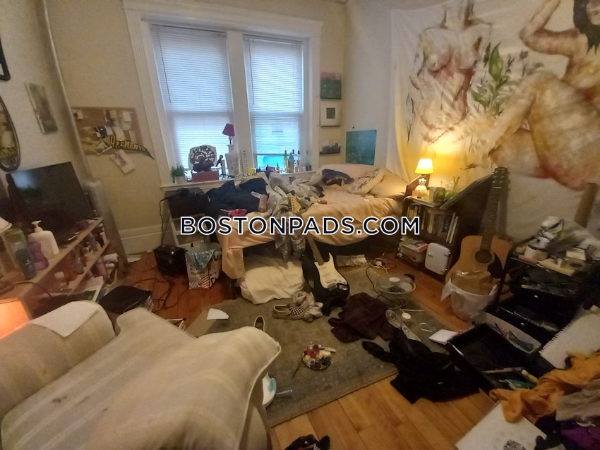 BOSTON - ALLSTON - 4 Beds, 1 Bath - Image 2