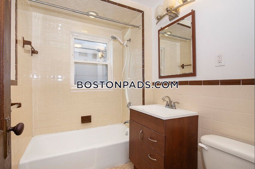 BOSTON - HYDE PARK - 3 Beds, 1 Bath - Image 46