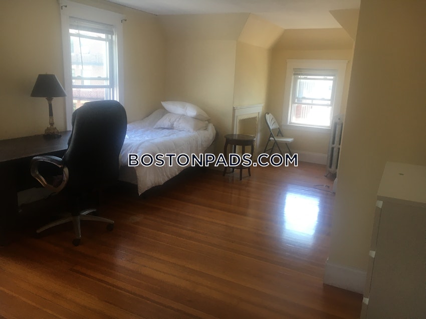 BOSTON - ALLSTON - 3 Beds, 2 Baths - Image 15