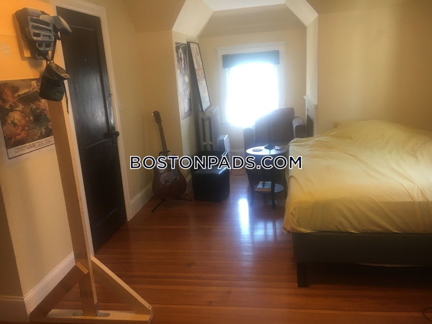 BOSTON - ALLSTON - 3 Beds, 2 Baths - Image 13