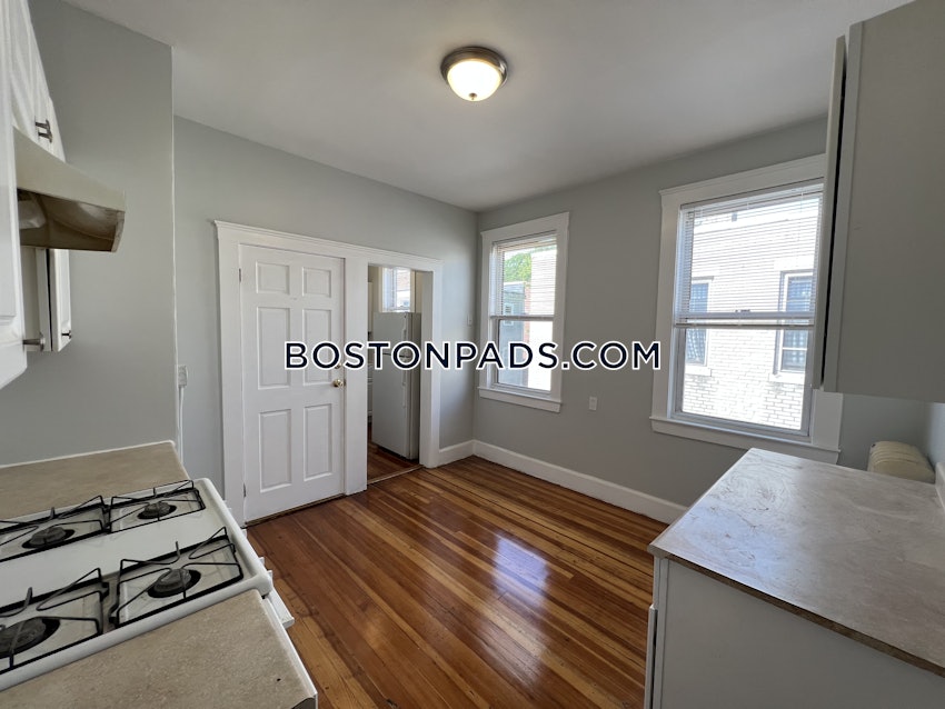 CHELSEA - 3 Beds, 1 Bath - Image 6