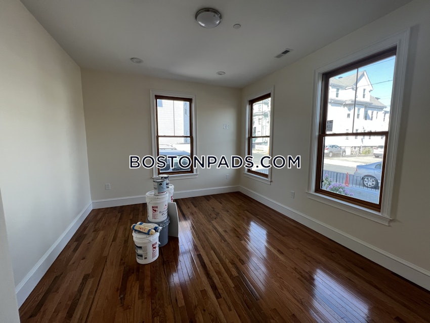 EVERETT - 3 Beds, 3.5 Baths - Image 9