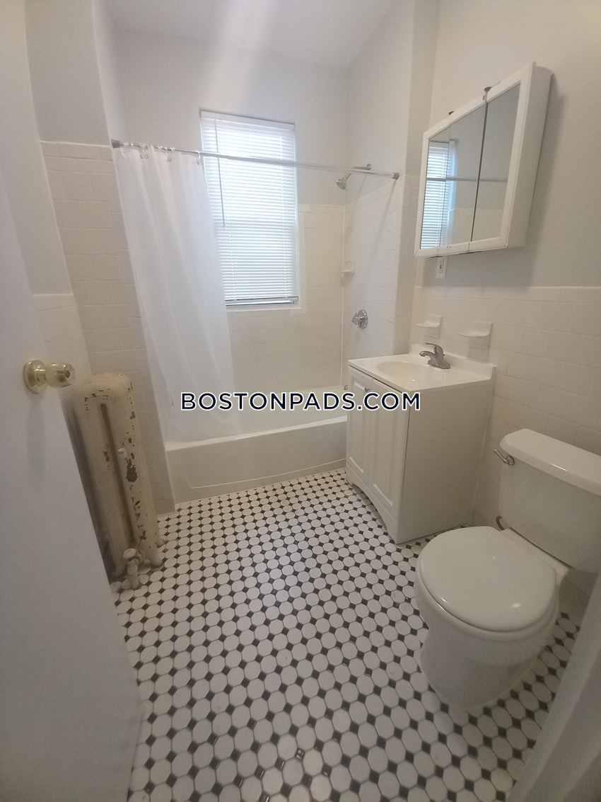 CHELSEA - 3 Beds, 1 Bath - Image 32