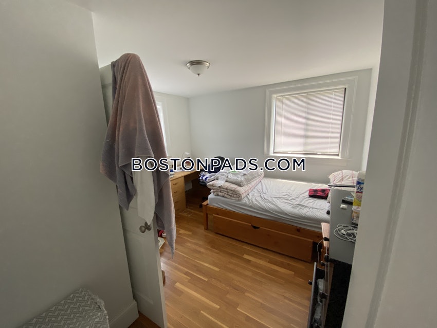 MALDEN - 3 Beds, 2 Baths - Image 15