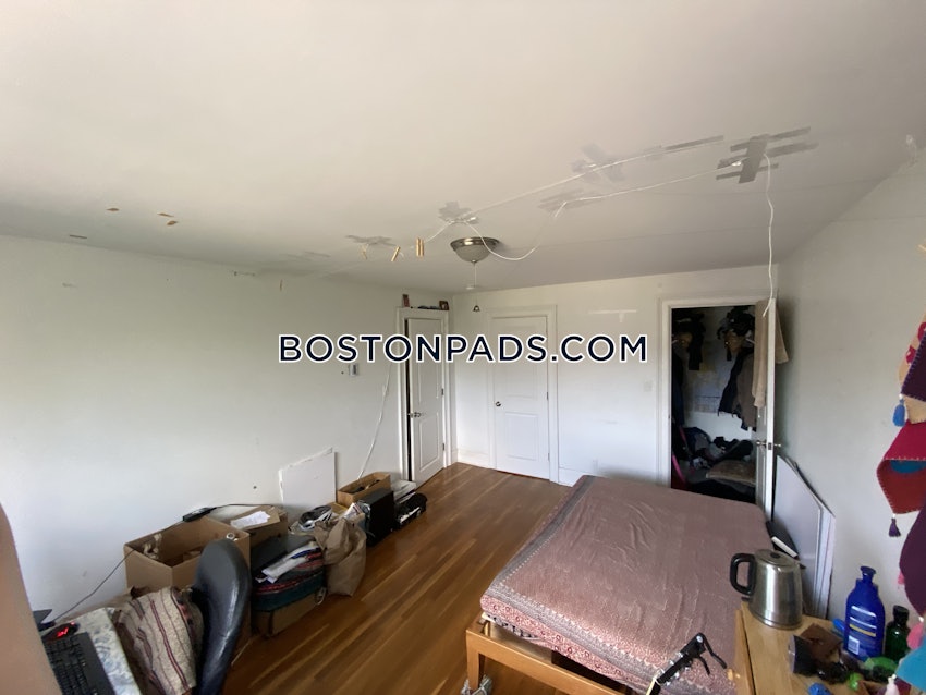 MALDEN - 3 Beds, 2 Baths - Image 9