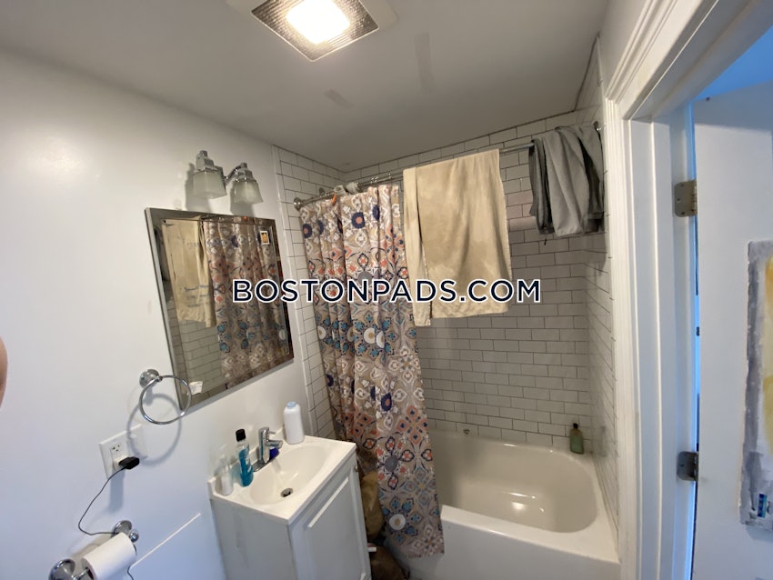 MALDEN - 3 Beds, 2 Baths - Image 16