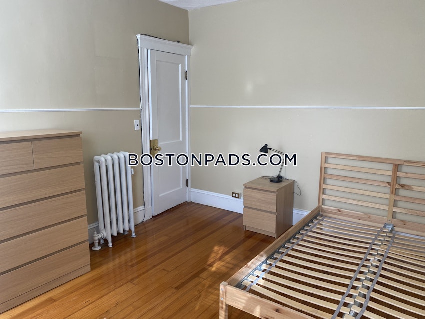 SOMERVILLE - TUFTS - 3 Beds, 1 Bath - Image 17