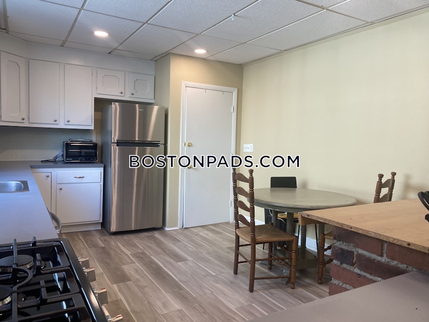 SOMERVILLE - TUFTS - 3 Beds, 1 Bath - Image 14