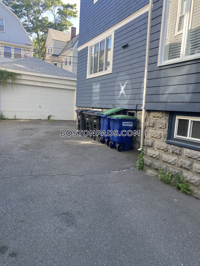 SOMERVILLE - TUFTS - 3 Beds, 1 Bath - Image 24