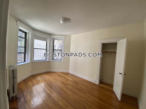 Commonwealth Ave. Brookline photo 13