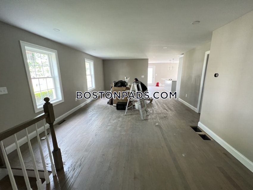 REVERE - 3 Beds, 1 Bath - Image 16