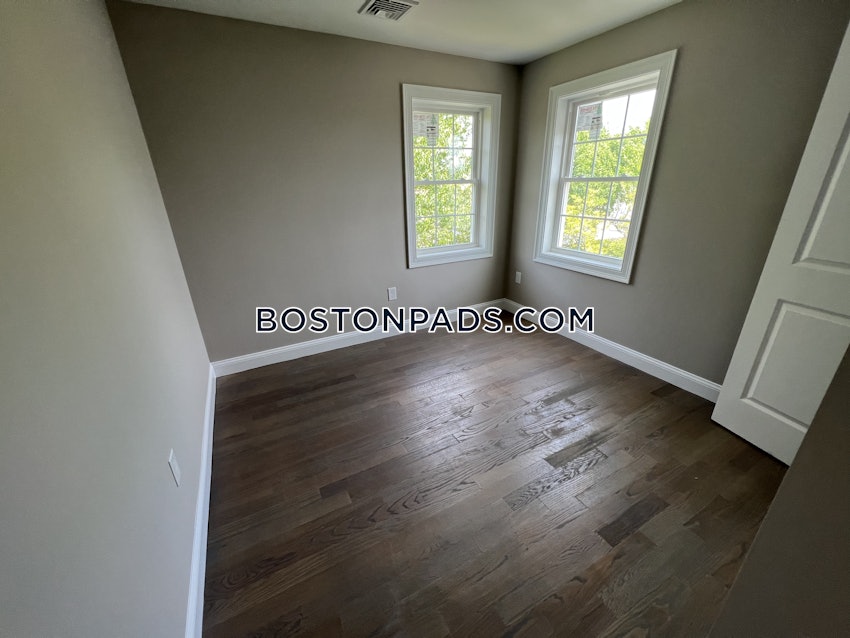 REVERE - 3 Beds, 1 Bath - Image 10