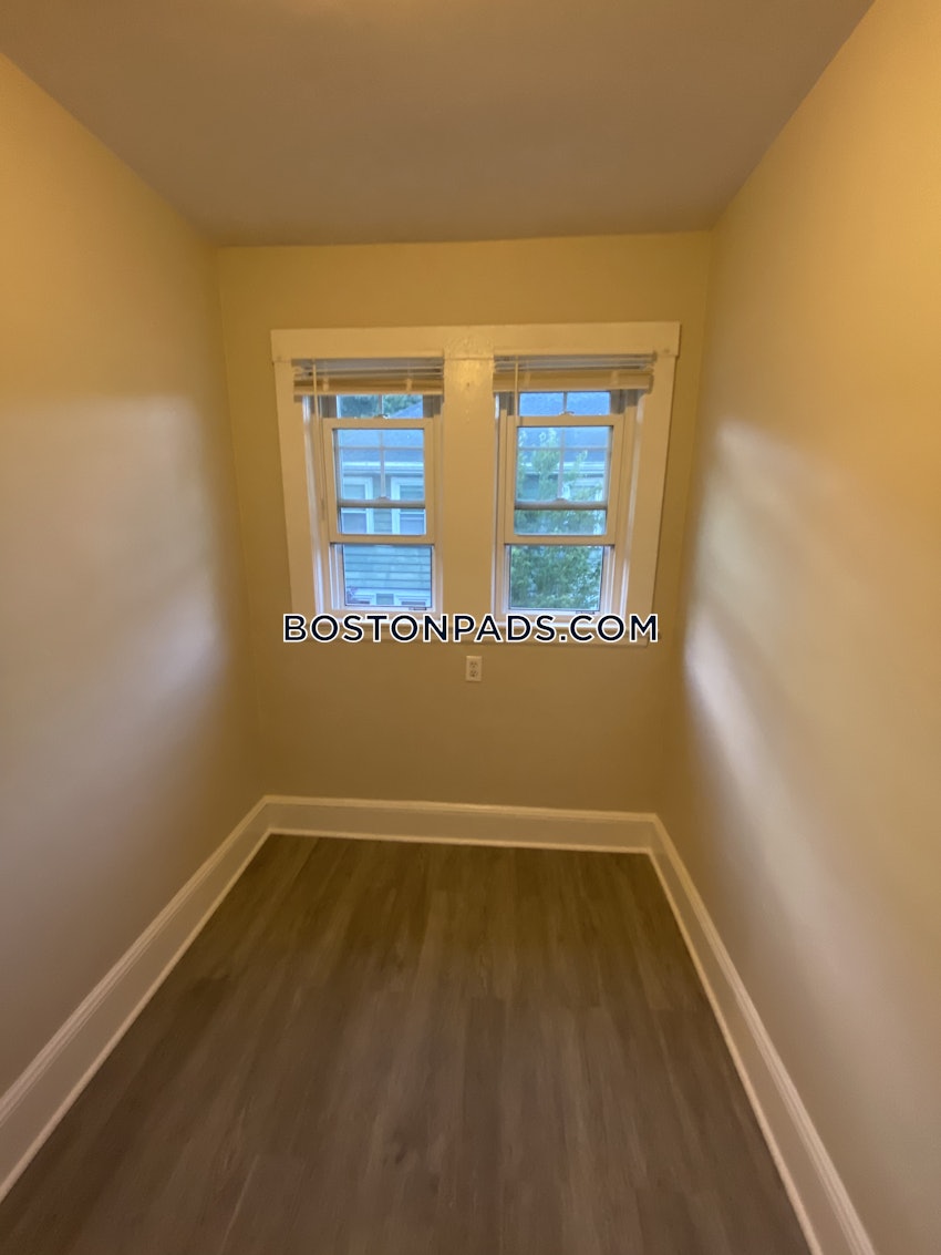 BOSTON - HYDE PARK - 3 Beds, 1 Bath - Image 36