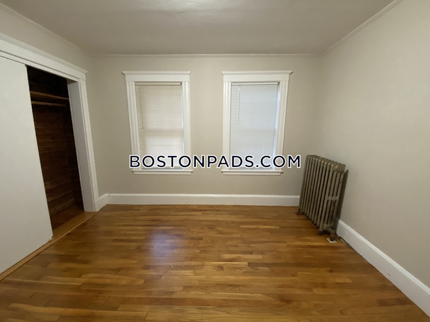 BOSTON - HYDE PARK - 3 Beds, 1 Bath - Image 29