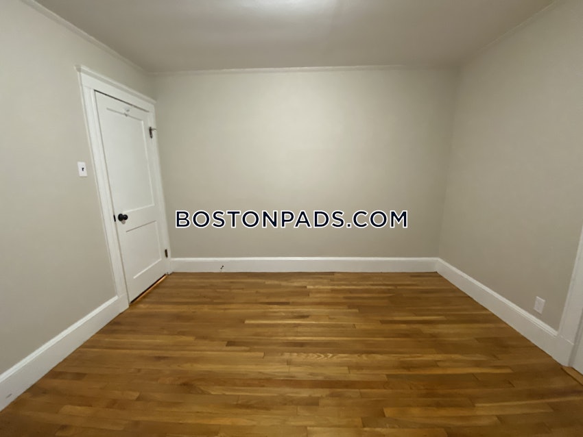 BOSTON - HYDE PARK - 3 Beds, 1 Bath - Image 27