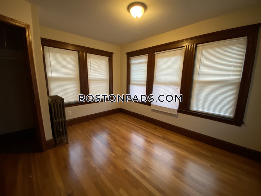 BOSTON - HYDE PARK - 3 Beds, 1 Bath - Image 18