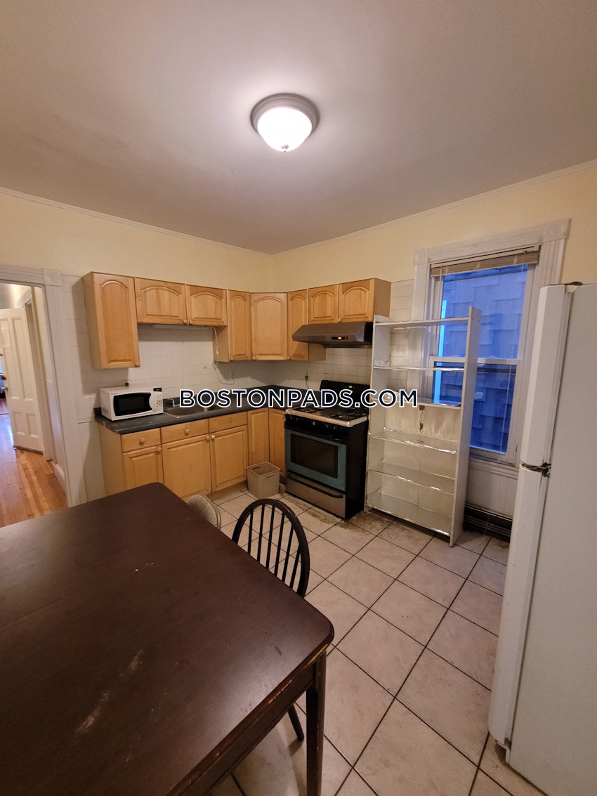 BOSTON - DORCHESTER/SOUTH BOSTON BORDER - 5 Beds, 1.5 Baths - Image 3