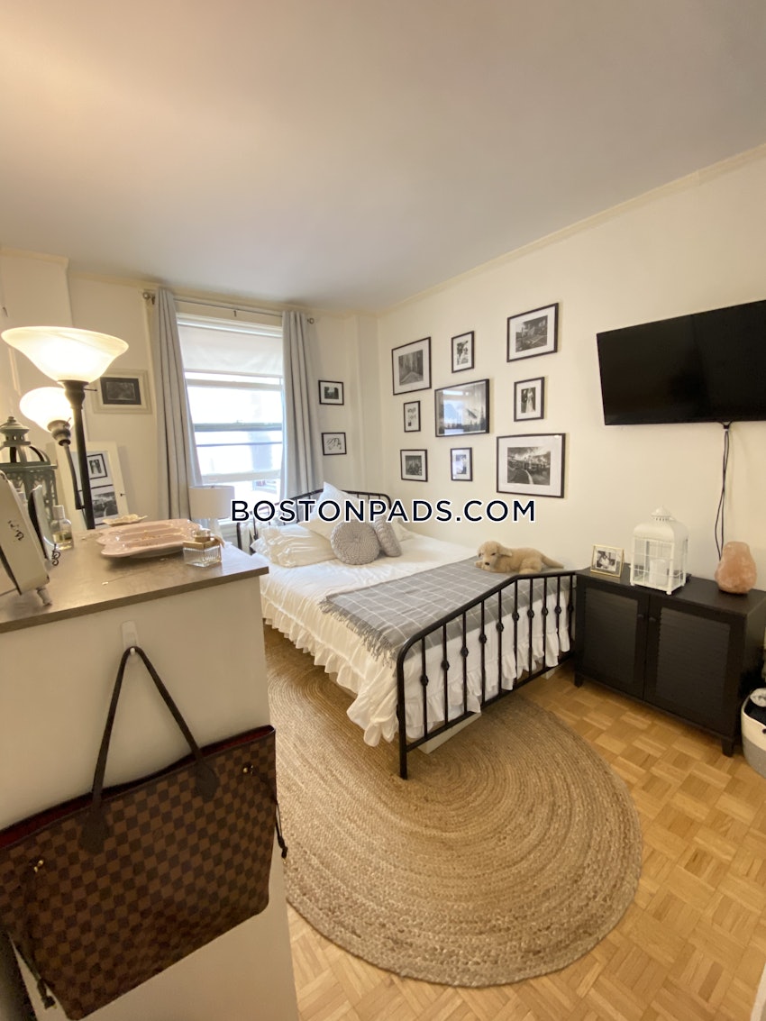 BOSTON - BEACON HILL - 1 Bed, 1 Bath - Image 1