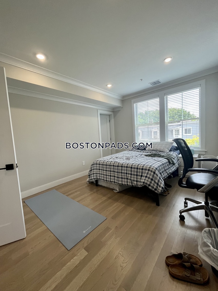 BOSTON - EAST BOSTON - MAVERICK - 3 Beds, 2 Baths - Image 9