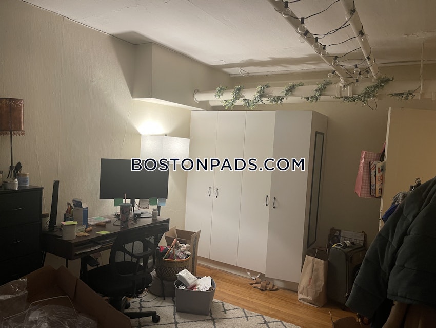 BROOKLINE- WASHINGTON SQUARE - 2 Beds, 1 Bath - Image 15