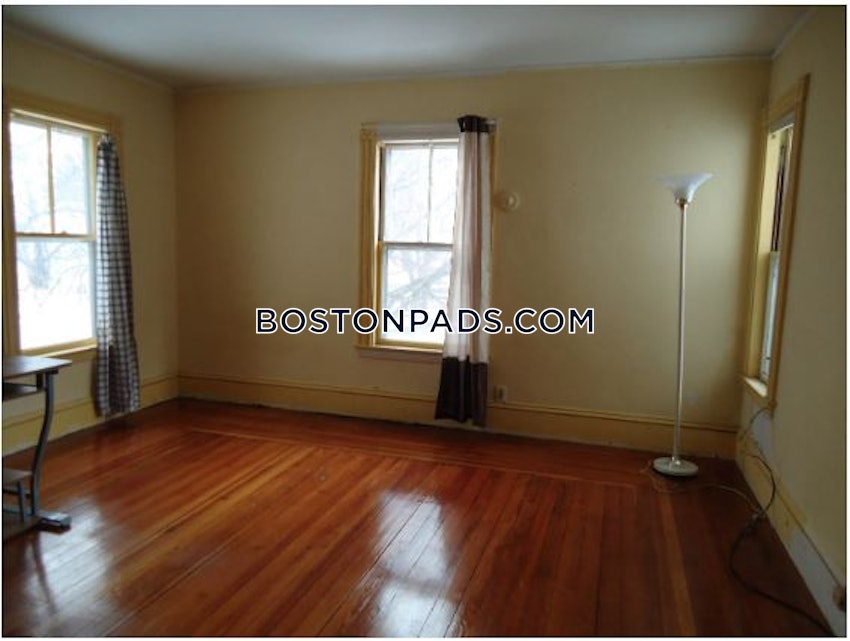 QUINCY - NORTH QUINCY - 4 Beds, 2 Baths - Image 5