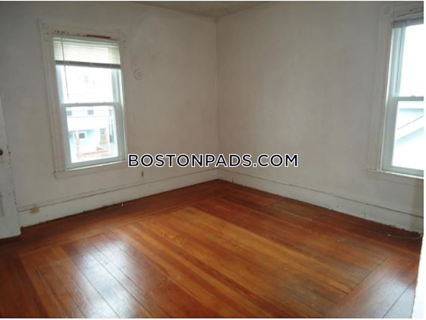 QUINCY - NORTH QUINCY - 4 Beds, 2 Baths - Image 4