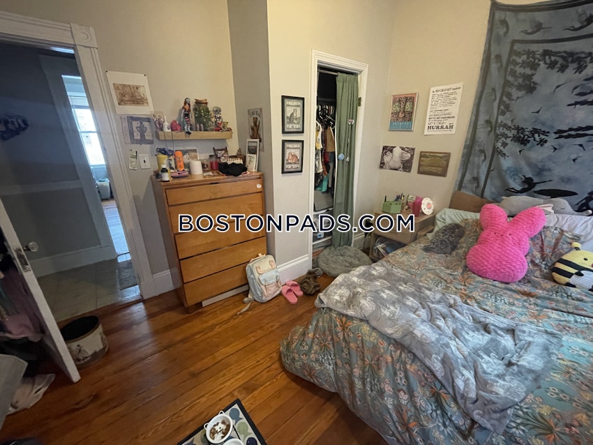 BOSTON - BRIGHTON - OAK SQUARE - 4 Beds, 1 Bath - Image 10