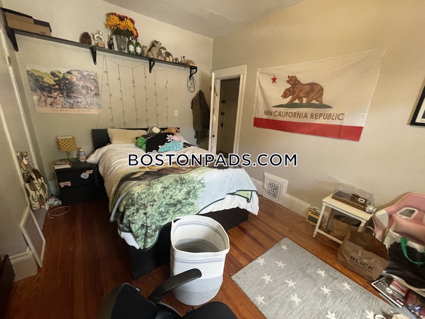 BOSTON - BRIGHTON - OAK SQUARE - 4 Beds, 1 Bath - Image 15