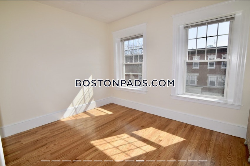 BROOKLINE- COOLIDGE CORNER - 3 Beds, 1 Bath - Image 10