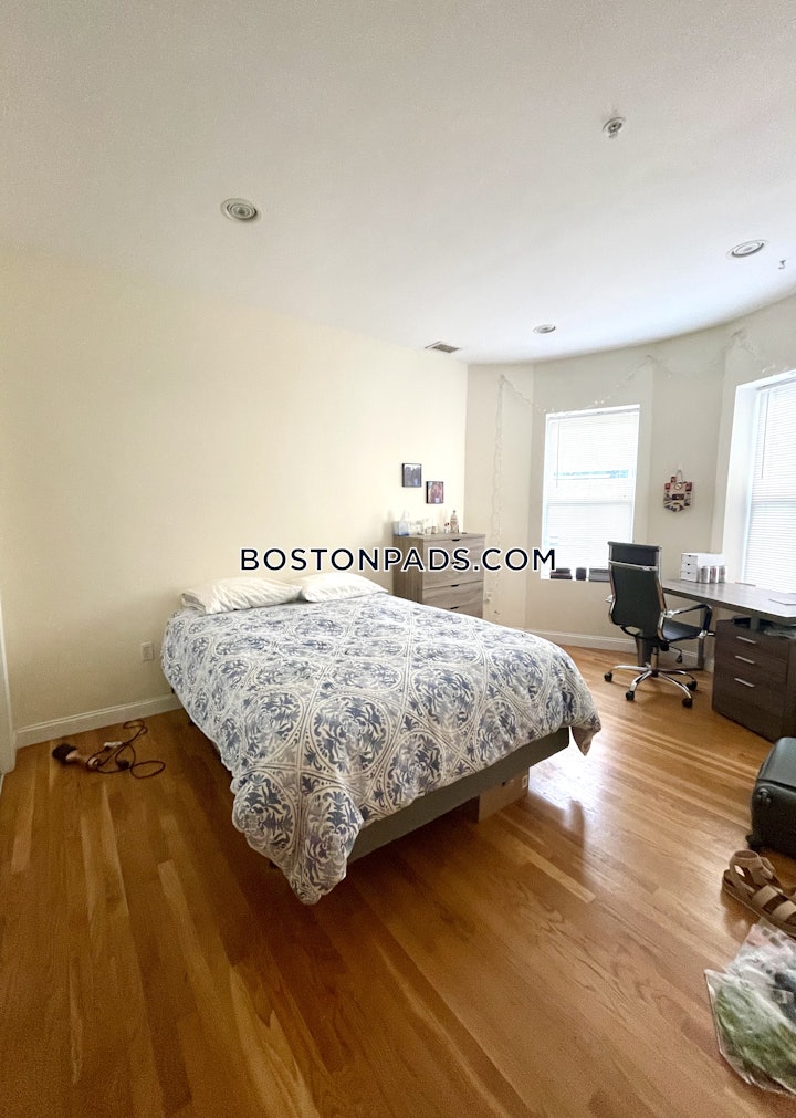 brookline-apartment-for-rent-3-bedrooms-2-baths-cleveland-circle-4300-8014631 