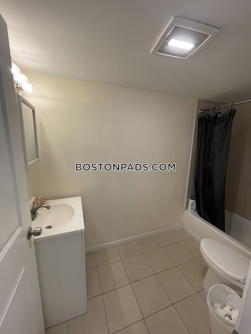 REVERE - 3 Beds, 1 Bath - Image 15