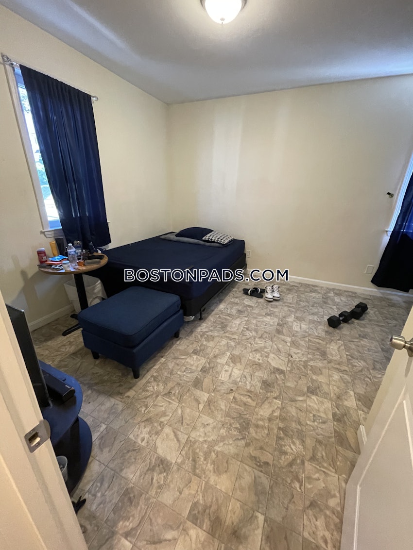 REVERE - 3 Beds, 1 Bath - Image 4