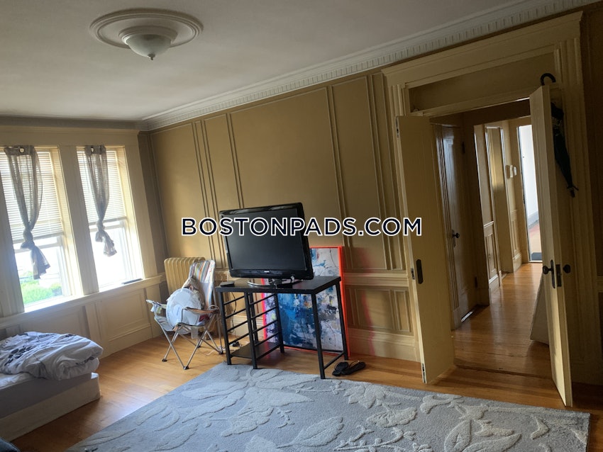 MALDEN - 1 Bed, 1 Bath - Image 10