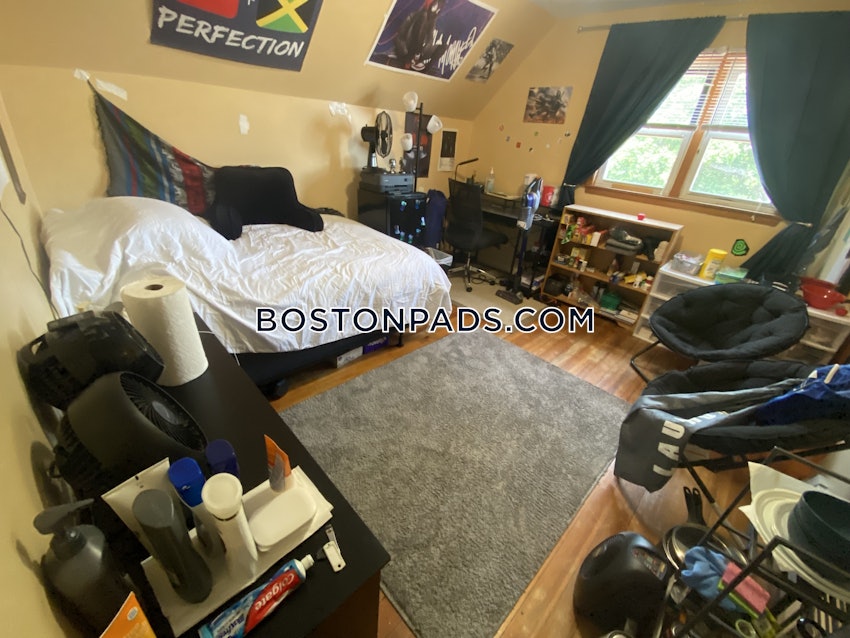 MEDFORD - TUFTS - 6 Beds, 2 Baths - Image 30