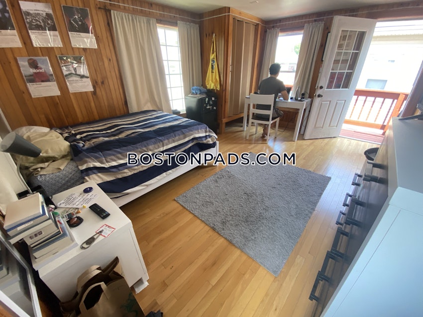 MEDFORD - TUFTS - 6 Beds, 2 Baths - Image 29