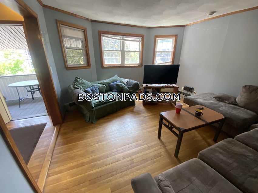 MEDFORD - TUFTS - 6 Beds, 2 Baths - Image 3