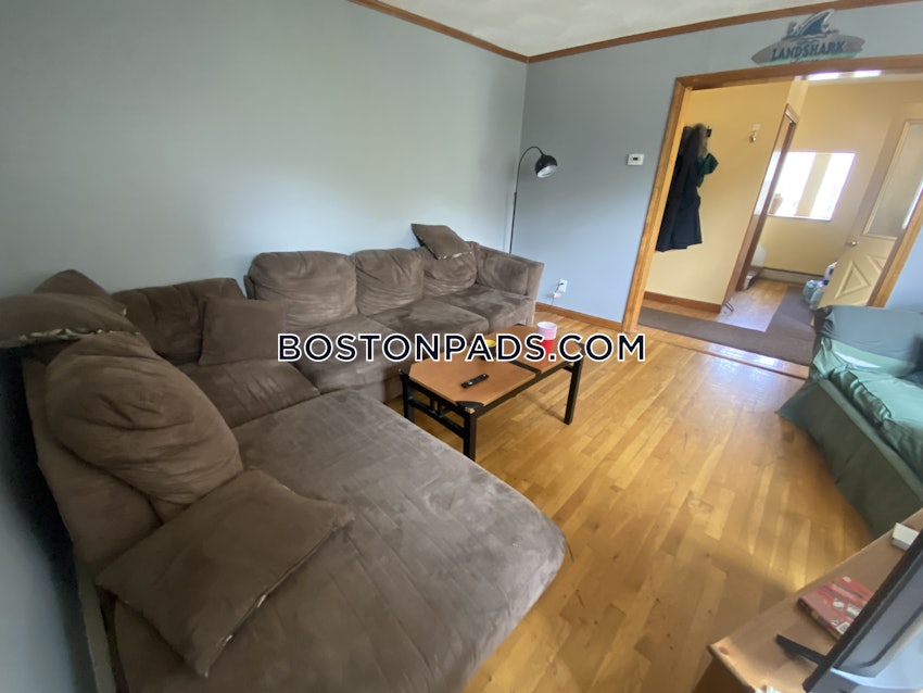 MEDFORD - TUFTS - 6 Beds, 2 Baths - Image 2