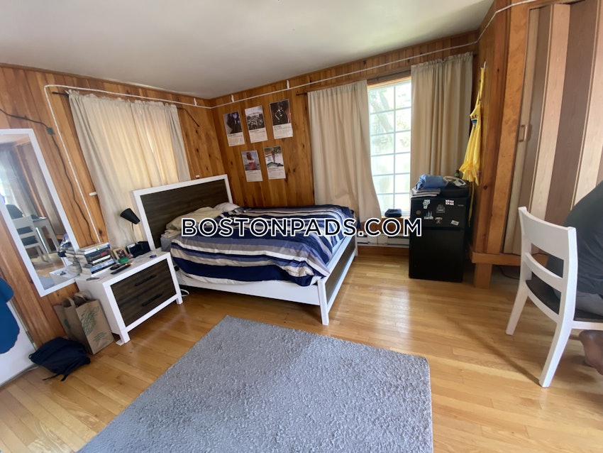 MEDFORD - TUFTS - 6 Beds, 2 Baths - Image 18