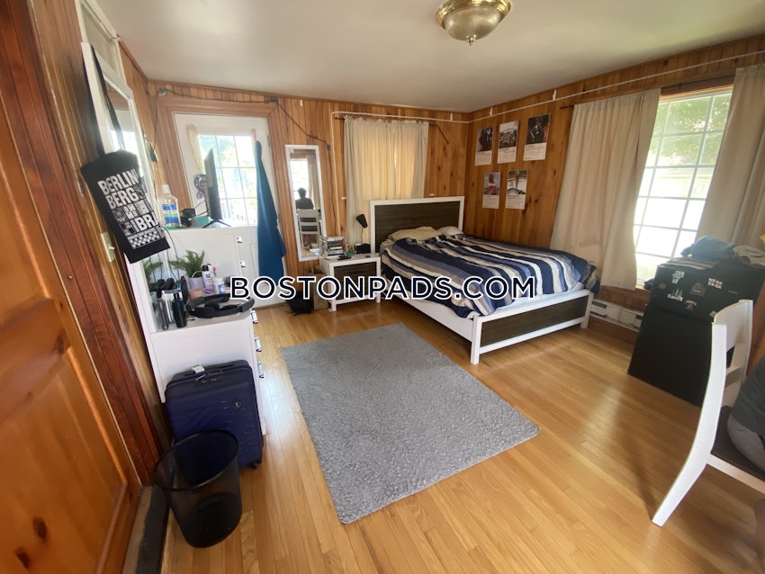 MEDFORD - TUFTS - 6 Beds, 2 Baths - Image 35