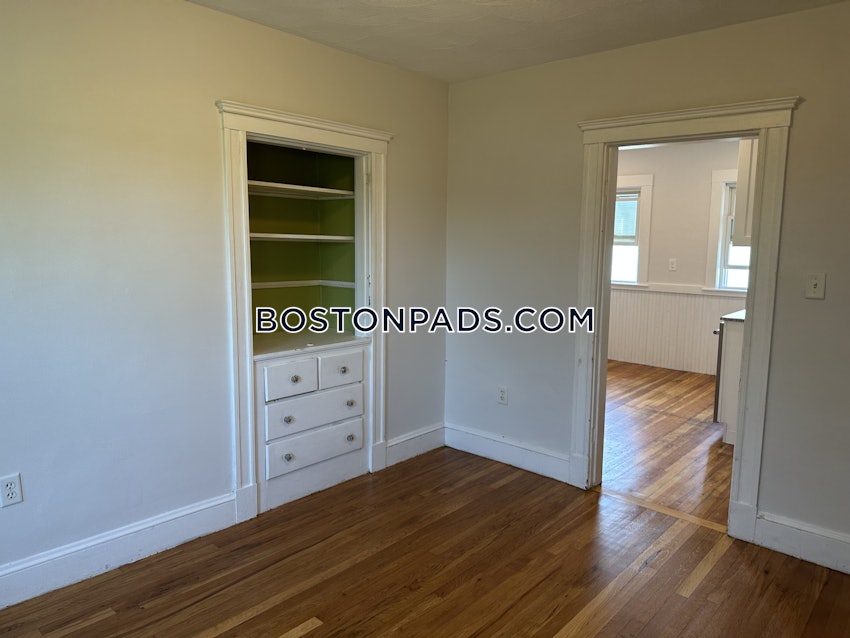 MEDFORD - TUFTS - 4 Beds, 1 Bath - Image 26