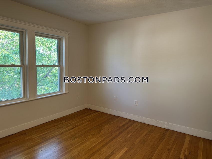 MEDFORD - TUFTS - 4 Beds, 1 Bath - Image 23