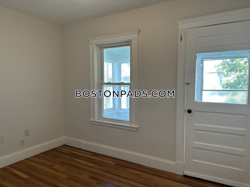 MEDFORD - TUFTS - 4 Beds, 1 Bath - Image 22