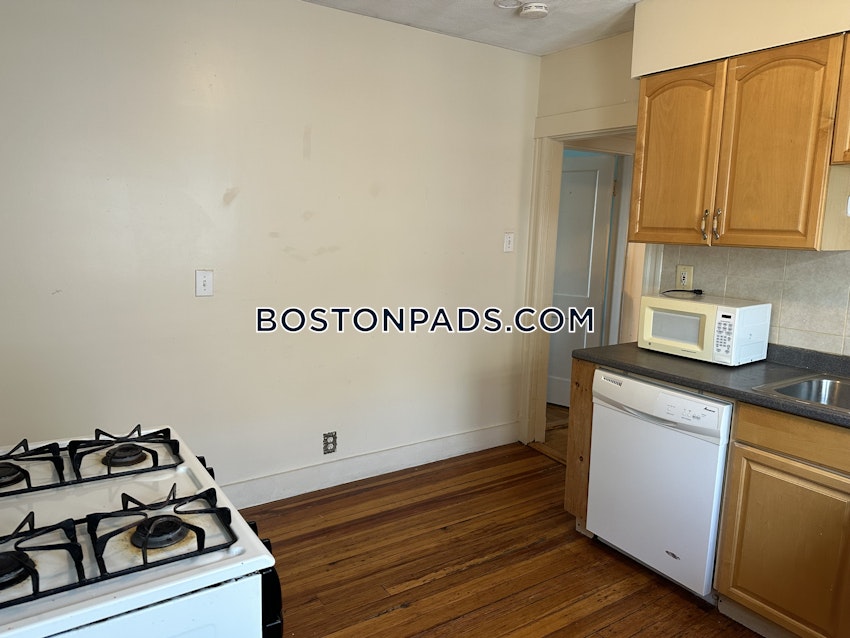 SOMERVILLE - TUFTS - 4 Beds, 1 Bath - Image 1