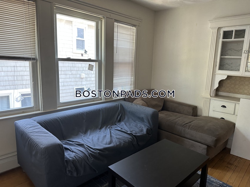 SOMERVILLE - TUFTS - 4 Beds, 1 Bath - Image 2