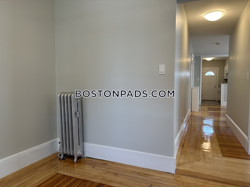 MEDFORD - TUFTS - 4 Beds, 2 Baths - Image 15