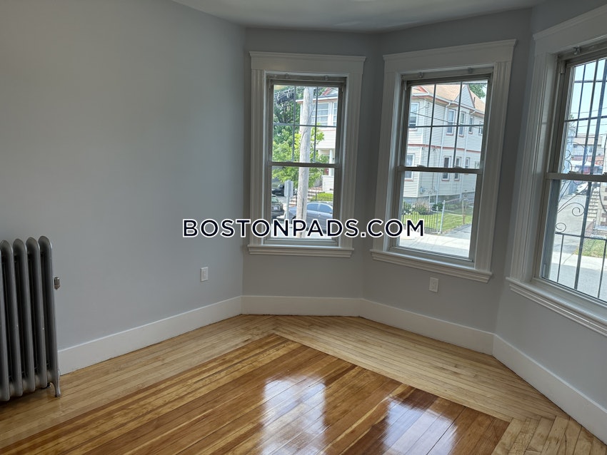 MEDFORD - TUFTS - 4 Beds, 2 Baths - Image 14