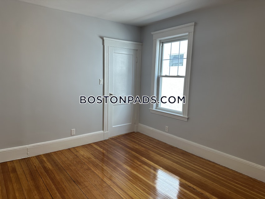 MEDFORD - TUFTS - 4 Beds, 2 Baths - Image 9